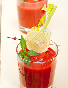 新鲜番茄汁食物饮食饮料玻璃桌子薄荷芹菜果汁营养液体图片