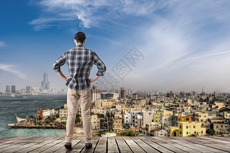 城市的天空线支撑港口男人风景旅行男性大厦公寓海洋场景图片