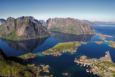 挪威的Reine港口全景风景岛屿山峰海洋岩石山脉戏剧性旅行图片