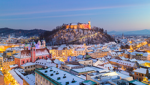 卢布尔雅那冬天的全景 斯洛文尼亚 欧洲街道景观首都天际城堡中心历史性场景家园旅游图片