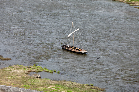 Louire河上的船 安布伊斯 法国图拉因旅游地标旅行部门正方形水路钓鱼假期中心运输图片