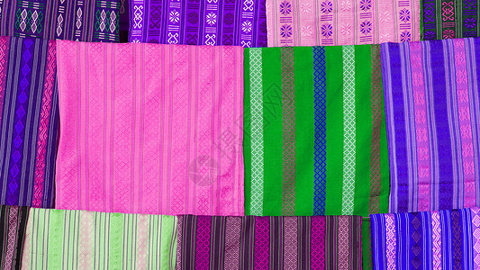 丝绸工厂中展示的丝丝围巾市场火鸡披肩女士女性女孩羊绒脚凳图片