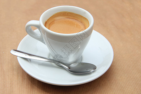 埃斯法咖啡勺子拿铁饮料泡沫飞碟桌子牛奶棕色白色杯子图片