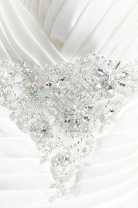 漂亮的婚纱礼服细节纺织品衣服裙子宏观奢华水钻新娘工艺魅力珍珠图片