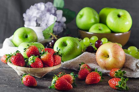 果实的静止生命红色艺术水果作品浆果静物篮子叶子绿色图片