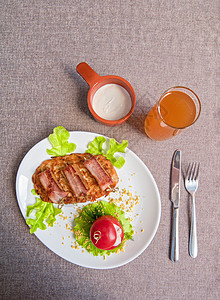 牛肉肉和培根蔬菜美食洋葱午餐炙烤羊肉香菜盘子餐厅鱼片图片