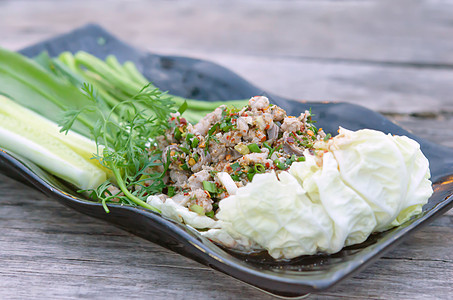 辣辣薄煎猪肉香料蔬菜绿色美食食物洋葱沙拉猪肉盘子图片