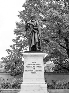 塔耶尔登卡马尔莱比齐格地标白色黑色纪念碑唇膏体重图片