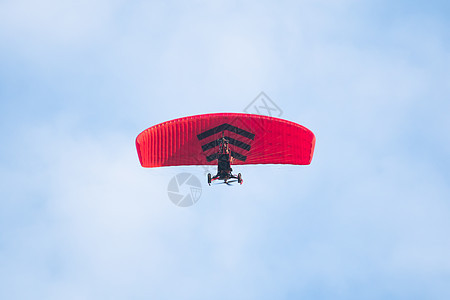 妄呼机动力伞降落伞翅膀空气男人橙子爱好危险娱乐自由图片