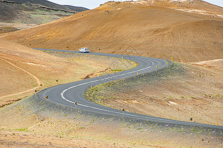 冰岛的公路沙漠曲线黄色风景沥青对称驾驶小号旅行旅游图片