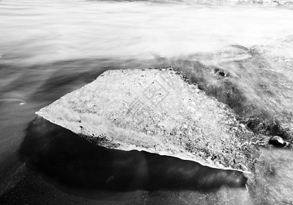 带冰山的海滩波浪水晶海洋火山山脉支撑冻结冰川天空海岸图片