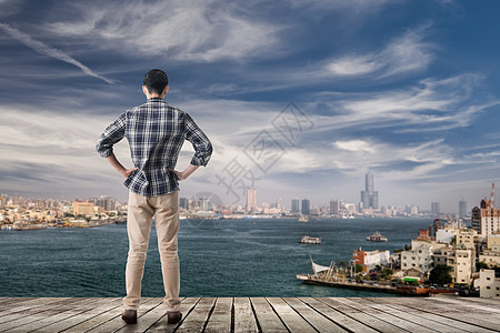 城市的天空线场景男性海洋风景大厦天空房子地标港口旅行图片