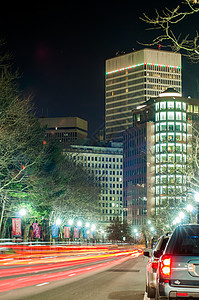 夜里圣若德岛城市街道办公室城市交通建筑学天际建筑物高清图片