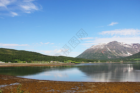 Fjord和山山海岸线峡湾山脉旅行丘陵岩石海洋太阳蓝色全景图片