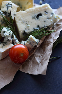 Roquefort 奶酪成分蓝色美味工作室百里香琥珀豆荚迷迭香食物羊乳连环画背景图片