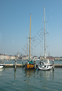 两艘游艇文化假期建筑学建筑旅行建筑物运输港口码头海岸线图片