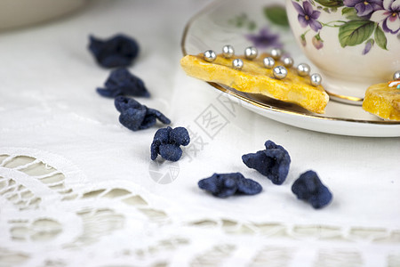 下午英语下午茶紫色食物古董桌布甜点饮料蓝色杯子饼干蕾丝图片