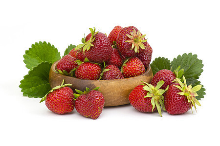 新鲜草莓水平叶子浆果红色绿色饮食宏观花园水果白色图片