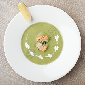 绿花椰菜奶油汤 纯净加鲑鱼和柠檬食品圆角奶油盘子蔬菜午餐健康饮食生活方式绿色泥状图片