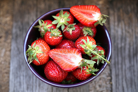 草莓盘子浆果水果叶子团体绿色摄影茶点食物养分图片