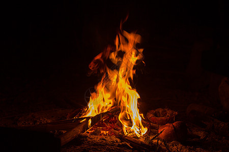 营火篝火红色烧伤危险木头火焰活力纹理橙子壁炉图片