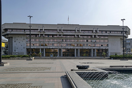 位于 Ruse 中心的新当代行政大楼图片