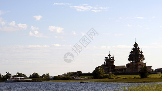 旧俄罗斯木制教堂 野外的教堂 一个美妙的生动观赏 背景教会圆顶蓝色宗教博物馆旅行世界遗产木头建筑图片