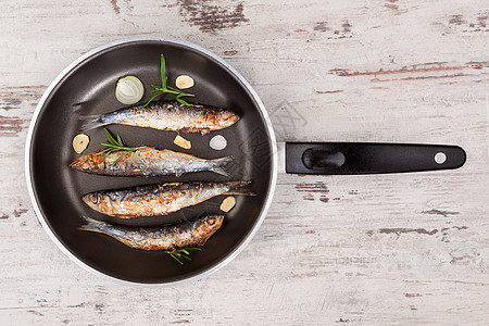 煎锅上的鱼尾鱼美食烹饪活力动物食物海鲜水平午餐白色黑色图片