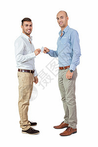 与两名商务人士和名片隔离的手势职业成人卡片白色人士经理男性营销广告图片