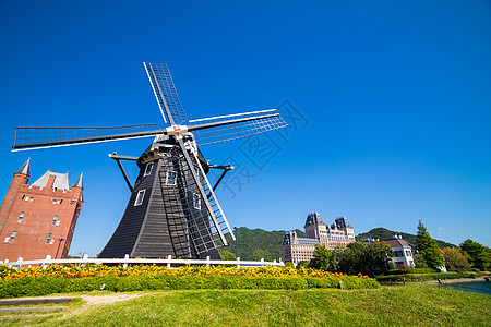 日本的风车天空季节衬垫蓝色旅行花朵图片