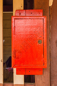 墙上红木纸箱邮政红色摄影石头邮箱盒子邮件乡村信箱邮局图片