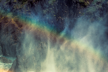 瀑布之上彩虹在瀑布之上的彩虹背景