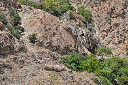 连级溪流瀑布风景岩石图片