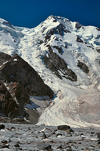 吉尔吉斯斯坦天生省顶峰冰川岩石山脉阳光全景旅行远足丘陵风景图片