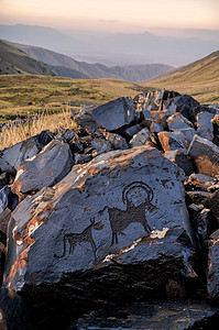 古代象形图巨石石头草图艺术山羊绘画岩画风景岩石考古图片