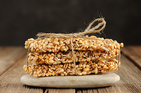 堆积在岩石缝合宏上的麦片条饮食食物福利燕麦纤维筹码营养维生素节食薄片图片