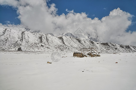 附近喜马拉雅山干城登山山脉天气冰川庇护所大本营全景顶峰小屋图片