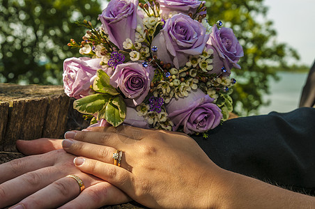 结婚戒指热情幸福订婚指甲花朵婚礼婚姻浪漫手指情绪背景图片