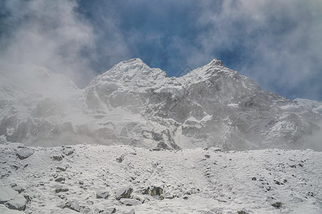 附近喜马拉雅山冰川高度干城天气登山全景薄雾顶峰风景白色图片