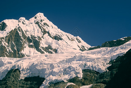 阿尔帕马约高山风景山脉全景山峰雪峰旅行远足冰川高度图片