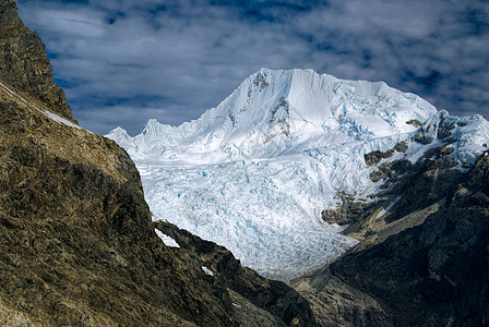 阿尔帕马约顶峰远足高度冰川旅行雪峰峡谷高山山脉全景图片