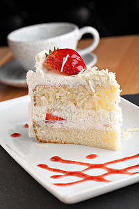 草莓釉面食物面包奶制品白色蛋糕海绵香草奶油水果图片