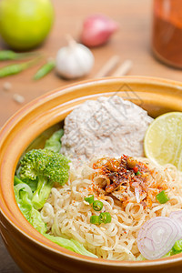 面条食物小吃蔬菜晚餐拉面美食筷子杯子午餐味道图片