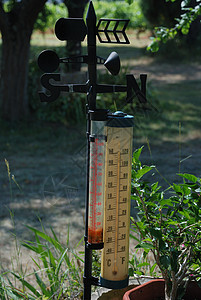 气象站雨量计花园季节温度气象温度计图片