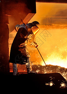 钢铁工人生产保护金属液体商业钢包铸造辉光收集工艺图片