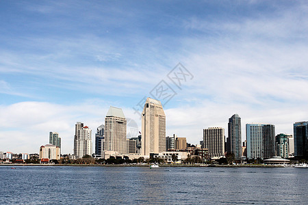 圣地亚哥天线旅游码头建筑商业高楼蓝色大都会天空场景海岸线图片