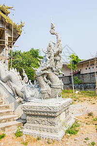 泰国寺庙楼梯旁未完成的纳加雕像信仰宗教旅行佛教徒绘画旅游冥想雕塑建筑学艺术图片