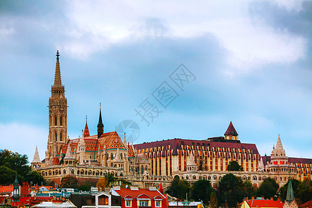 与圣马提亚斯教堂的老布达佩斯堡垒爬坡建筑学历史性旅行历史天空旅游建筑首都图片