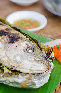 灰鱼鱼片蔬菜盘子海鲜健康用餐午餐绿色白色食物图片