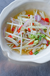 辣芒果沙拉食物辣椒健康蔬菜美食洋葱水果绿色盘子白色图片